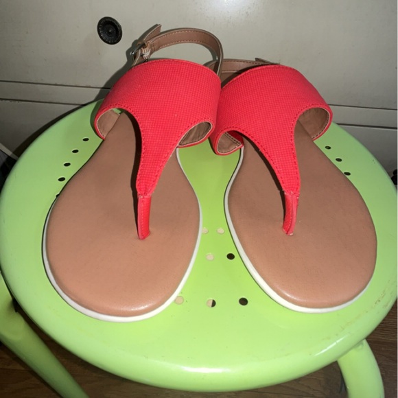 AEROSOLES Red and Brown T-Strap Sandals - Picture 3 of 6